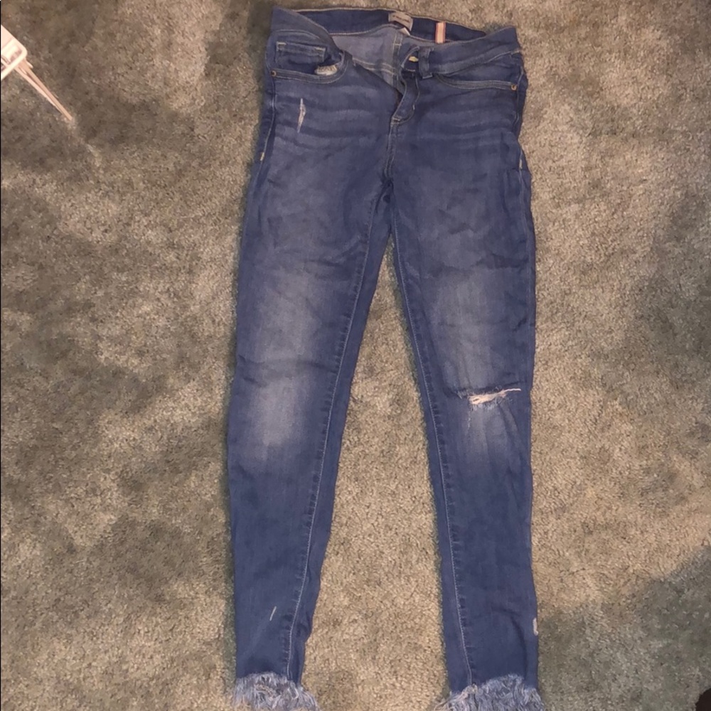Jeans with frayed bottom